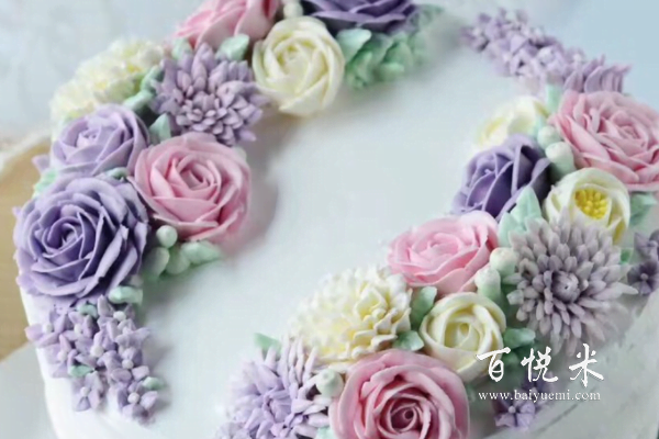蛋糕届的“白富美”——韩式裱花蛋糕，它究竟有什么魅力让人为之倾心？